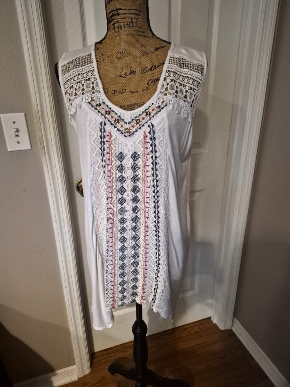 Multiples XL White Sleeveless Top